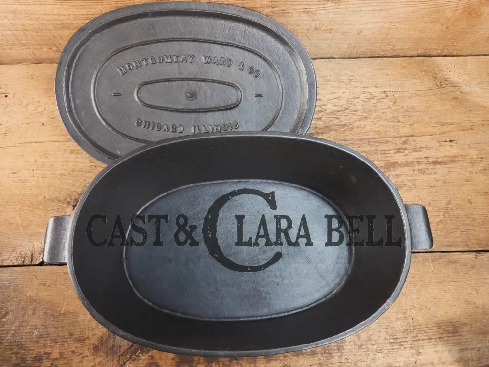 Calling all bread bakers! Beautiful elegant hard to find Wagner made ’Montgomery Ward’ #3 Oval Roaster Dutch Ovens