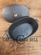 Calling all bread bakers! Beautiful elegant hard to find Wagner made ’Montgomery Ward’ #3 Oval Roaster Dutch Ovens