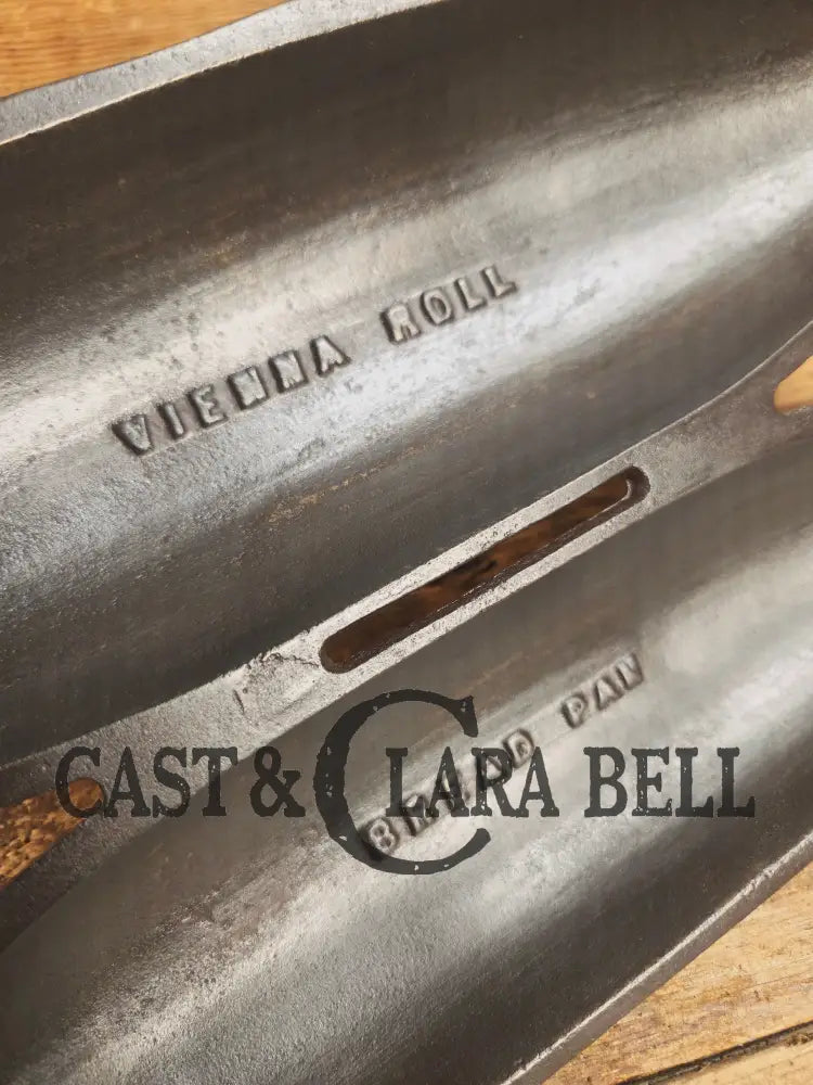 Calling all sourdough fanatics! This Griswold 2 Cup Vienna Bread Pan is a tough one to find! 1920’s Era Raised Letter