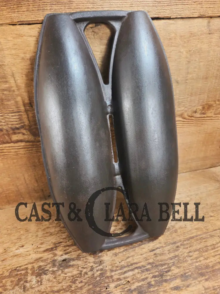 Calling all sourdough fanatics! This Griswold 2 Cup Vienna Bread Pan is a tough one to find! 1920’s Era Raised Letter