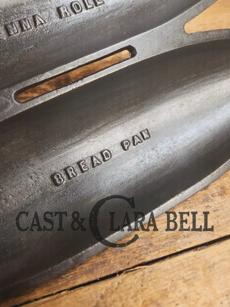 Calling all sourdough fanatics! This Griswold 2 Cup Vienna Bread Pan is a tough one to find! 1920’s Era Raised Letter