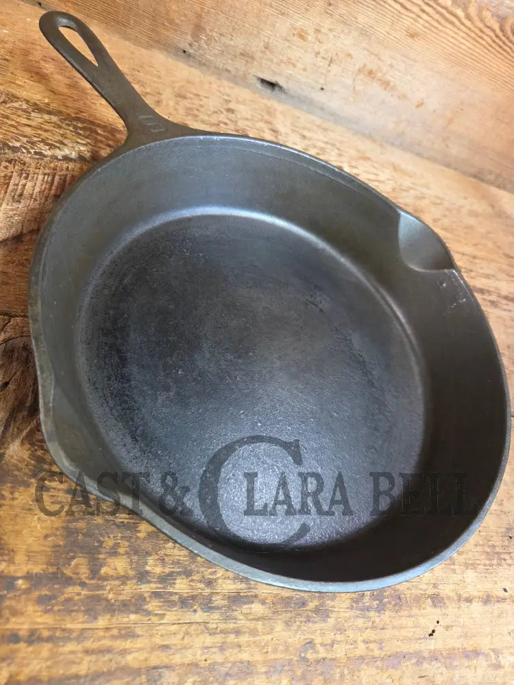 Canadian made vintage T.Eaton Foundry #8 Skillet. The Canadian ’Griswold’ style skillet - Skillet