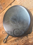 Canadian made vintage T.Eaton Foundry #8 Skillet. The Canadian ’Griswold’ style skillet - Skillet
