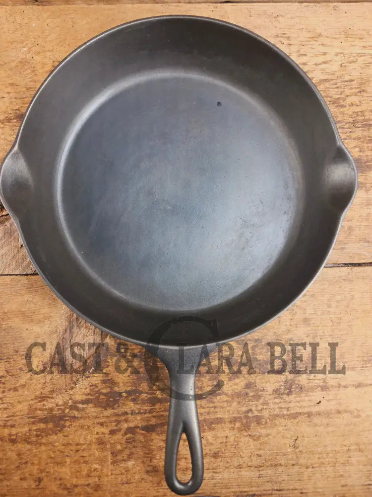 Cheers! Rare #9 Erie 2nd Series ’Champaign Glass’ cast iron skillet. No often see and gorgeous! - Skillet