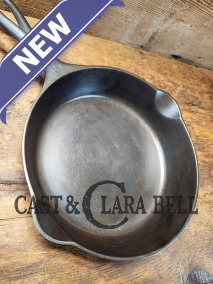 Circa 1915’S Griswold #5 Skillet With Heat Ring And Large Block Slant Logo 724. Small Chip