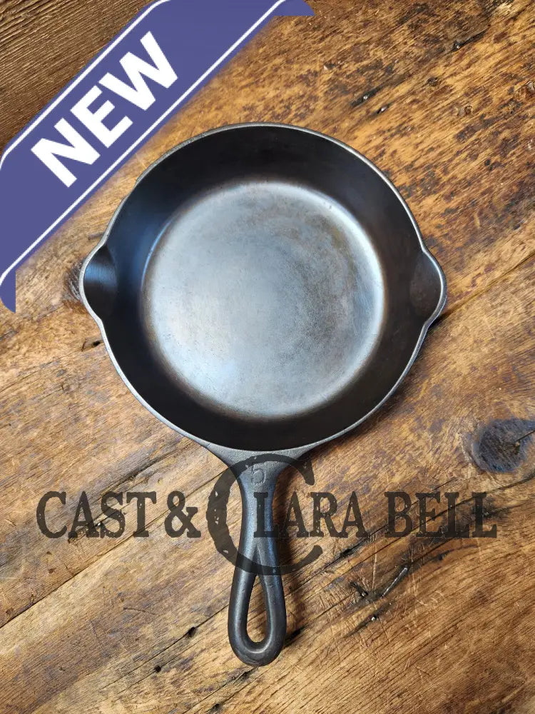 Circa 1915’S Griswold #5 Skillet With Heat Ring And Large Block Slant Logo 724. Small Chip