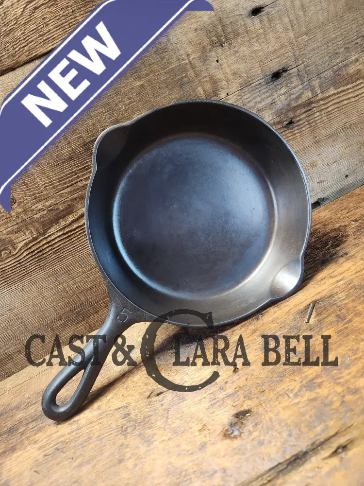 Circa 1915’S Griswold #5 Skillet With Heat Ring And Large Block Slant Logo 724. Small Chip