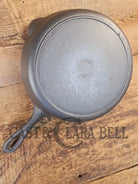 Classic 1910’s Lodge Raised #7 Heat Ring Single Notch. Light sleek and ready to cook with! - Skillet