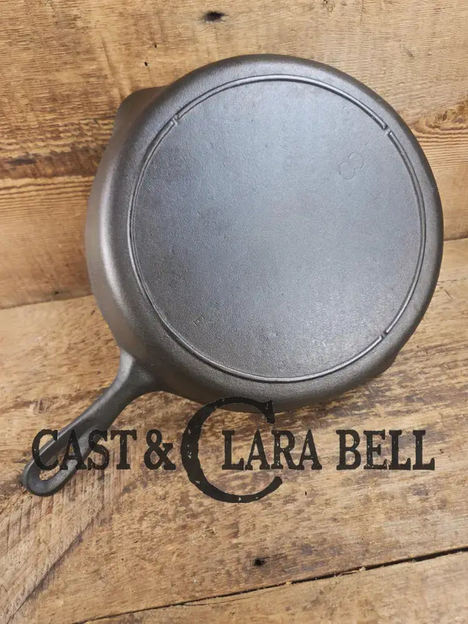 The Cast & Clara Bell Classic #8 Skillet Gift Box - Gift Box