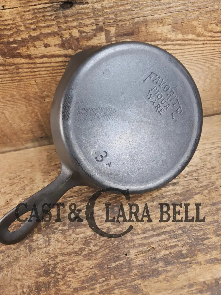 Classic Egg Skillet! 1920’s Favorite Piqua Ware #3 Skillet 3 A SC24 Skillet