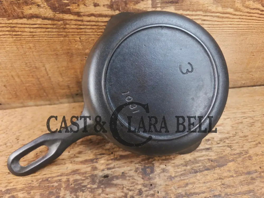 Classic Egg Skillet. 1940’s Griswold Iron Mountain #3 Cast Iron Egg Skillet with Heat Ring 1031 Skillet