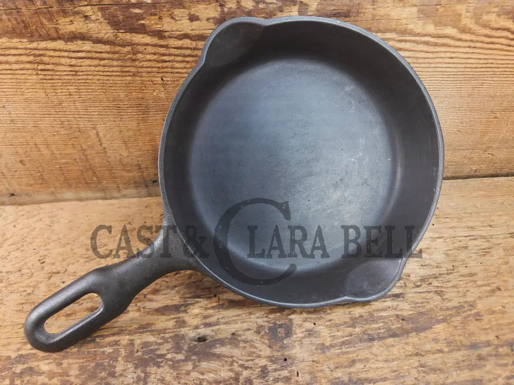 Classic Egg Skillet. 1940’s Griswold Iron Mountain #3 Cast Iron Egg Skillet with Heat Ring 1031 Skillet