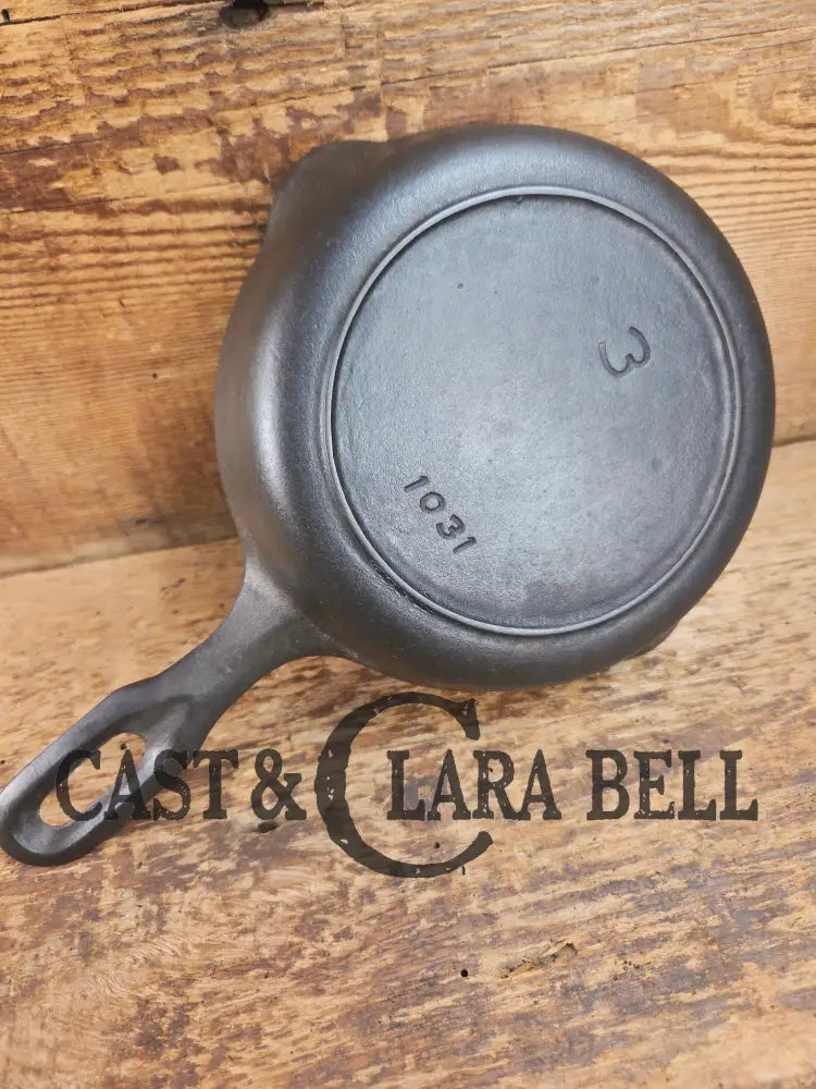 Classic Egg Skillet. 1940’s Griswold Iron Mountain #3 Cast Iron Egg Skillet with Heat Ring 1031 Skillet