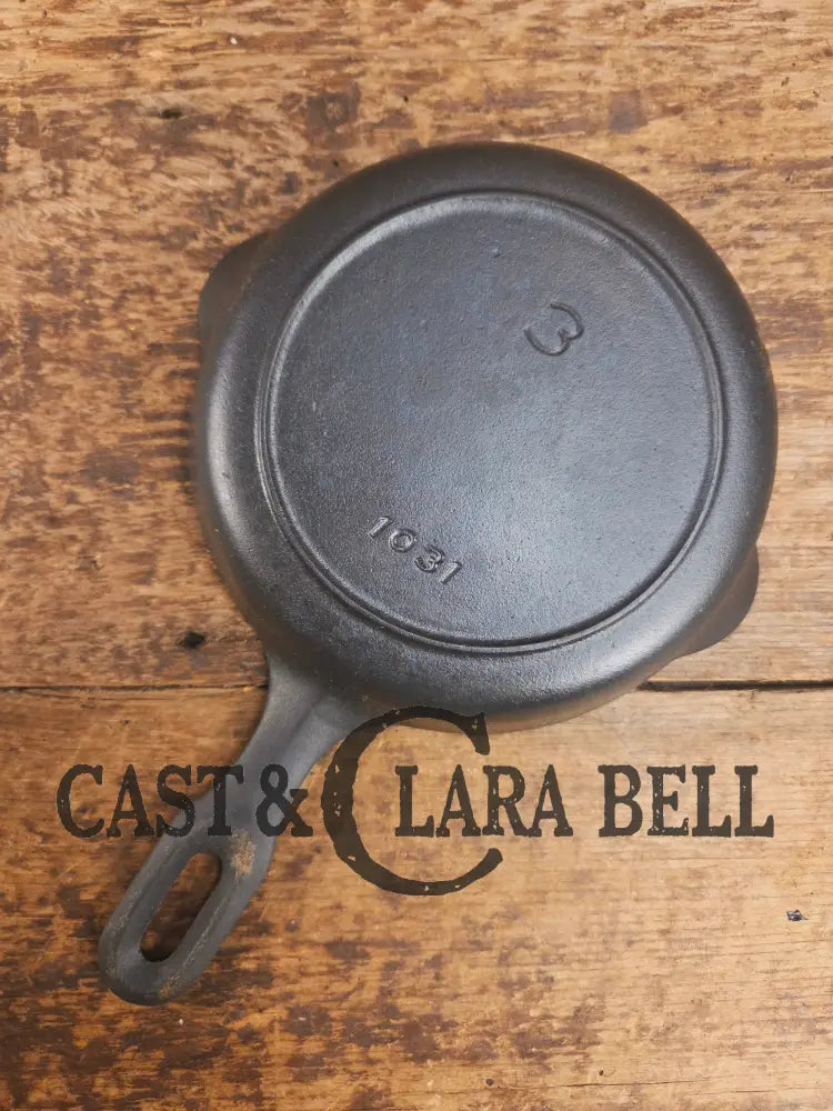 Classic Egg Skillet. 1940’s Griswold Iron Mountain #3 Cast Iron Egg Skillet with Heat Ring 1031 Skillet