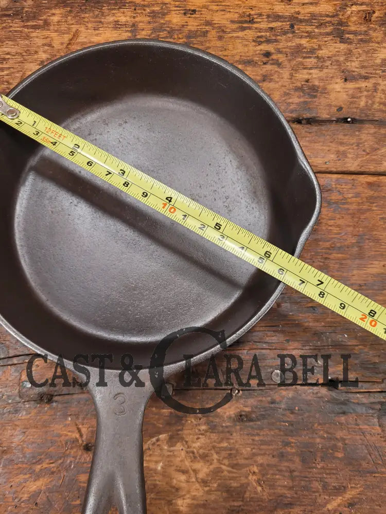 Classic Egg Skillet! Unmarked Wagner #3 Cast Iron Skillet 6 1/2 Inch Skillet.