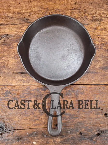 Classic Egg Skillet! Unmarked Wagner #3 Cast Iron Skillet 6 1/2 Inch Skillet.