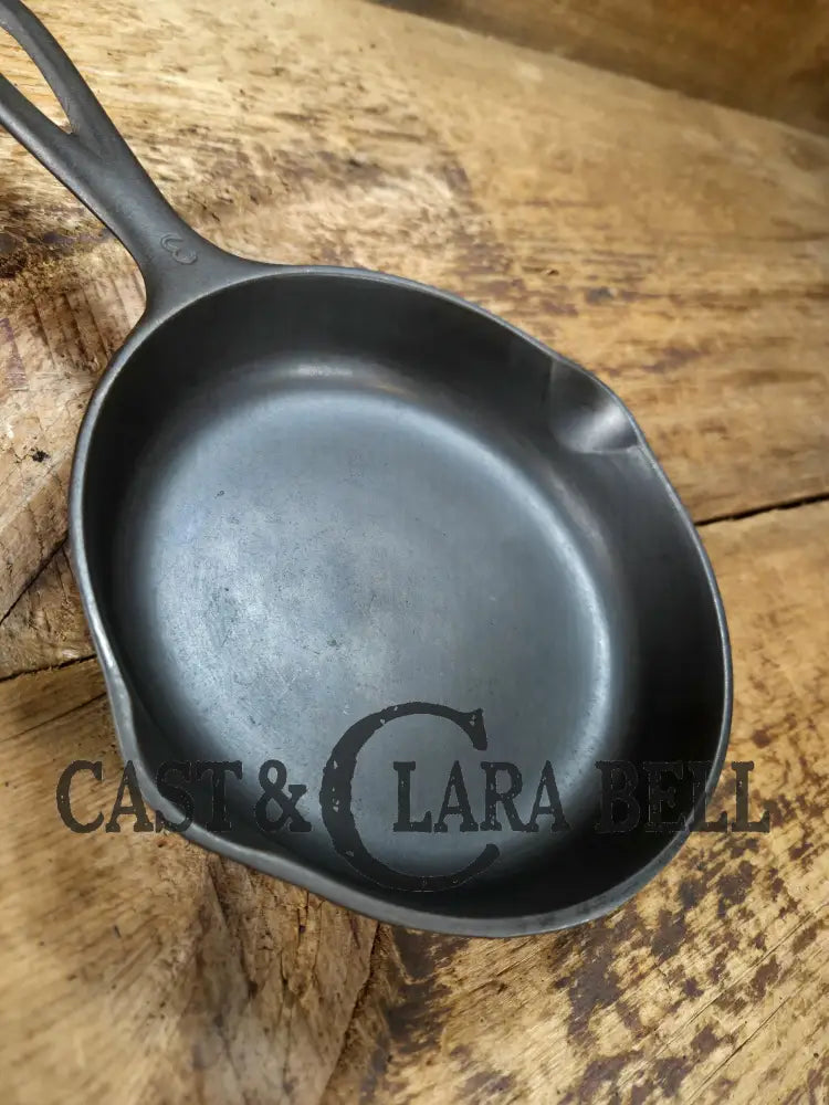 Classic Egg Skillet! Unmarked Wagner #3 Cast Iron Skillet 6 1/2 Inch Skillet. Perfect for daily use and first time