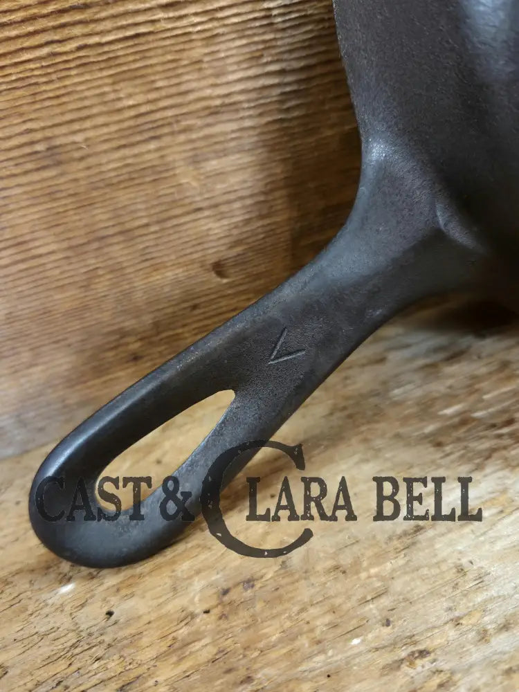 Classic Egg Skillet! Unmarked Wagner #3 Cast Iron Skillet 6 1/2 Inch Skillet. Perfect for daily use and first time