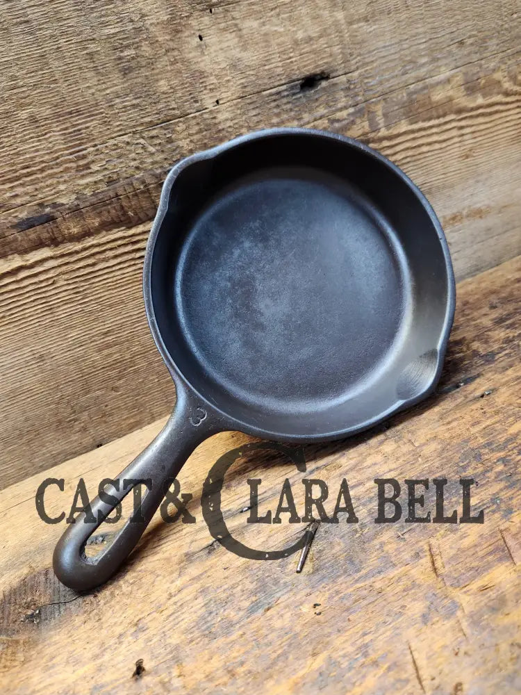 Classic Egg Skillet! Unmarked Wagner #3 Cast Iron Skillet 6 1/2 Inch Skillet.