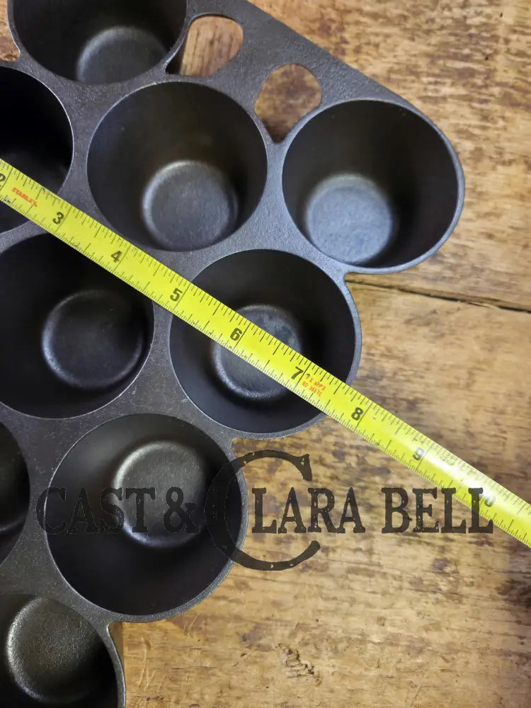 Classic! Griswold No. 10 Popover Pan 948. Variation 14 Closed Frame. Ready to make delicious brownies cupcakes or