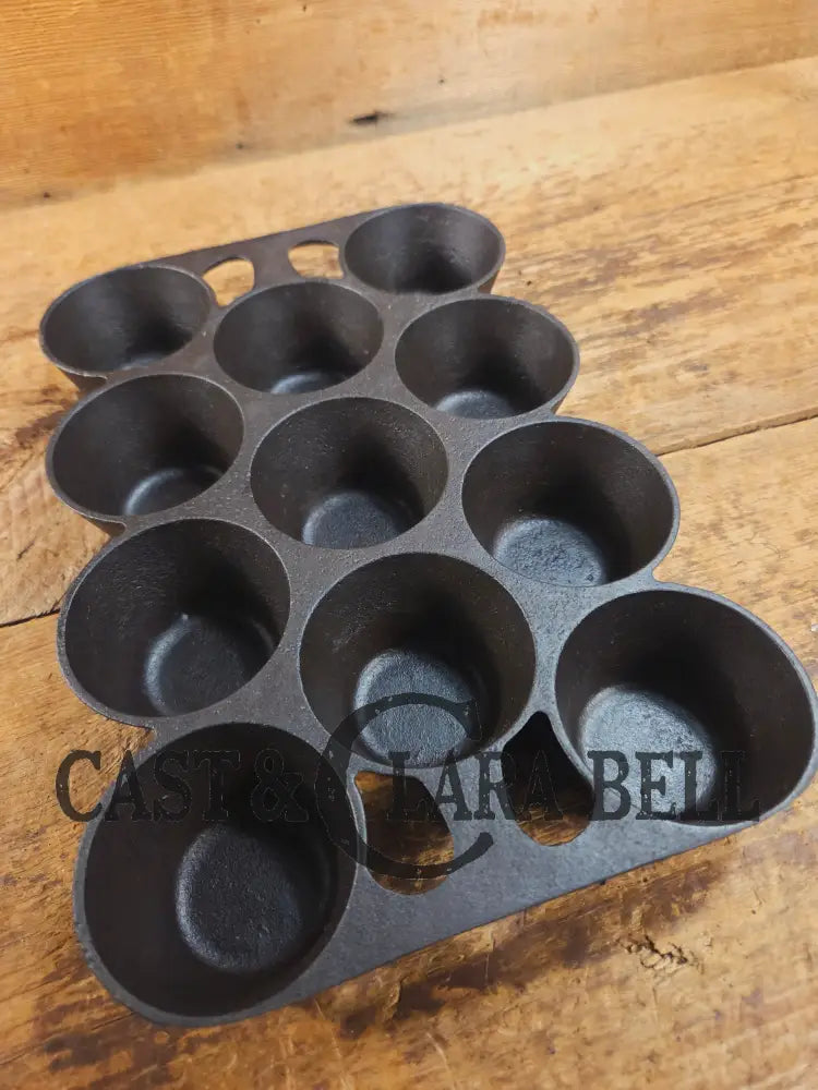 Classic! Griswold No. 10 Popover Pan 948. Variation 14 Closed Frame. Ready to make delicious brownies cupcakes or