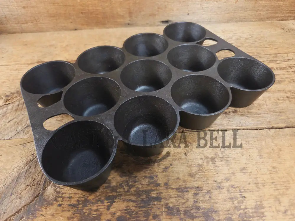 Classic! Griswold No. 10 Popover Pan 948. Variation 14 Closed Frame. Ready to make delicious brownies cupcakes or