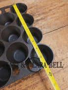 Classic! Griswold No. 10 Popover Pan 948. Variation 14 Closed Frame. Ready to make delicious brownies cupcakes or