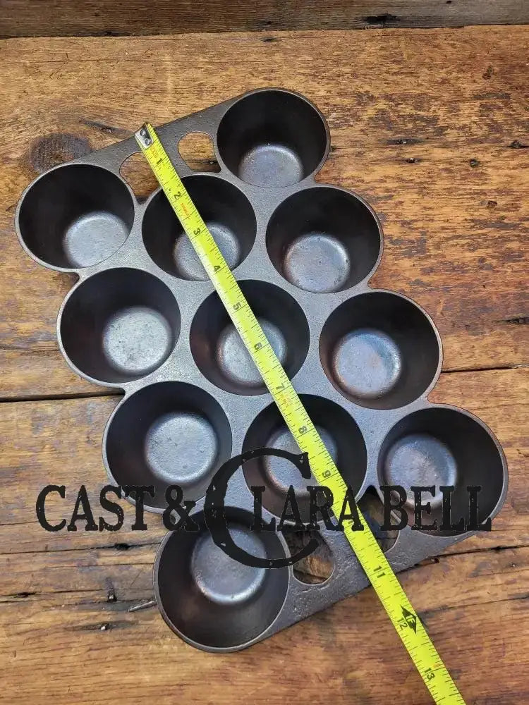 Classic! Griswold No. 10 Popover Pan 948. Variation 14 Closed Frame. Ready to make delicious brownies cupcakes or