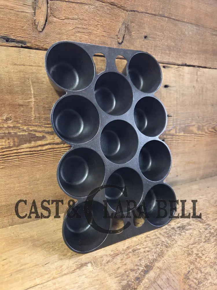 Classic! Griswold No. 10 Popover Pan 948. Variation 14 Closed Frame. Ready to make delicious brownies cupcakes or