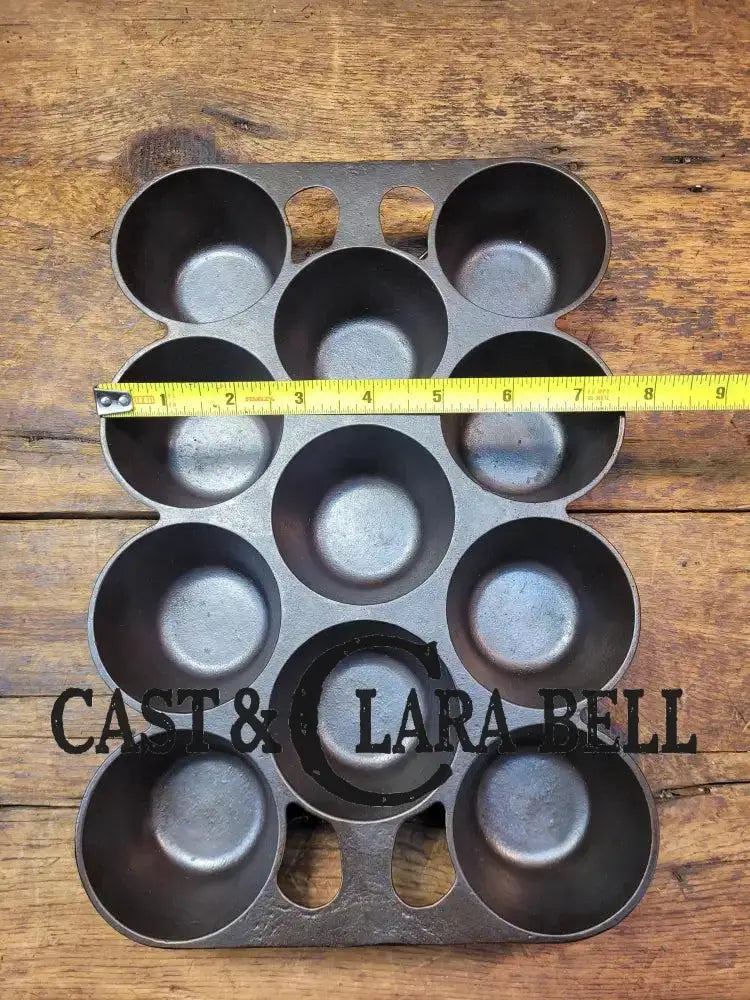 Classic! Griswold No. 10 Popover Pan 948. Variation 14 Closed Frame. Ready to make delicious brownies cupcakes or