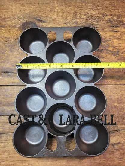 Classic! Griswold No. 10 Popover Pan 948. Variation 14 Closed Frame. Ready to make delicious brownies cupcakes or