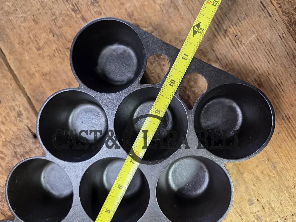 Classic! Griswold No. 10 Popover Pan 948. Variation 14 Closed Frame. Ready to make delicious brownies cupcakes or