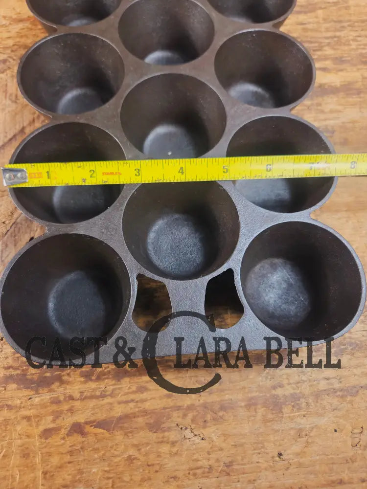 Classic! Griswold No. 10 Popover Pan 948. Variation 14 Closed Frame. Ready to make delicious brownies cupcakes or