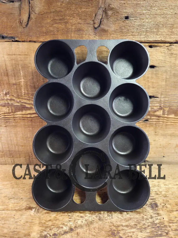 Classic! Griswold No. 10 Popover Pan 948. Variation 14 Closed Frame. Ready to make delicious brownies cupcakes or