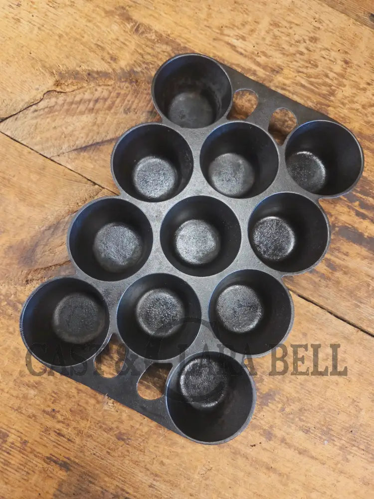 Classic! Griswold No. 10 Popover Pan 948. Variation 14 Closed Frame. Ready to make delicious brownies cupcakes or