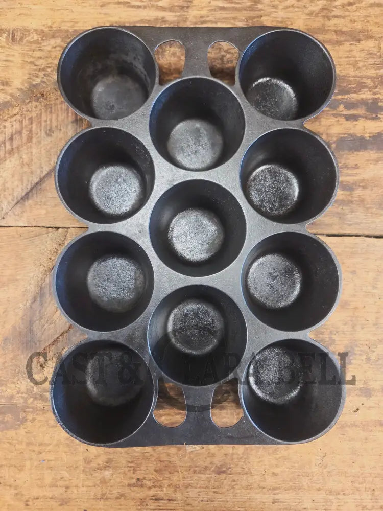 Classic! Griswold No. 10 Popover Pan 948. Variation 14 Closed Frame. Ready to make delicious brownies cupcakes or