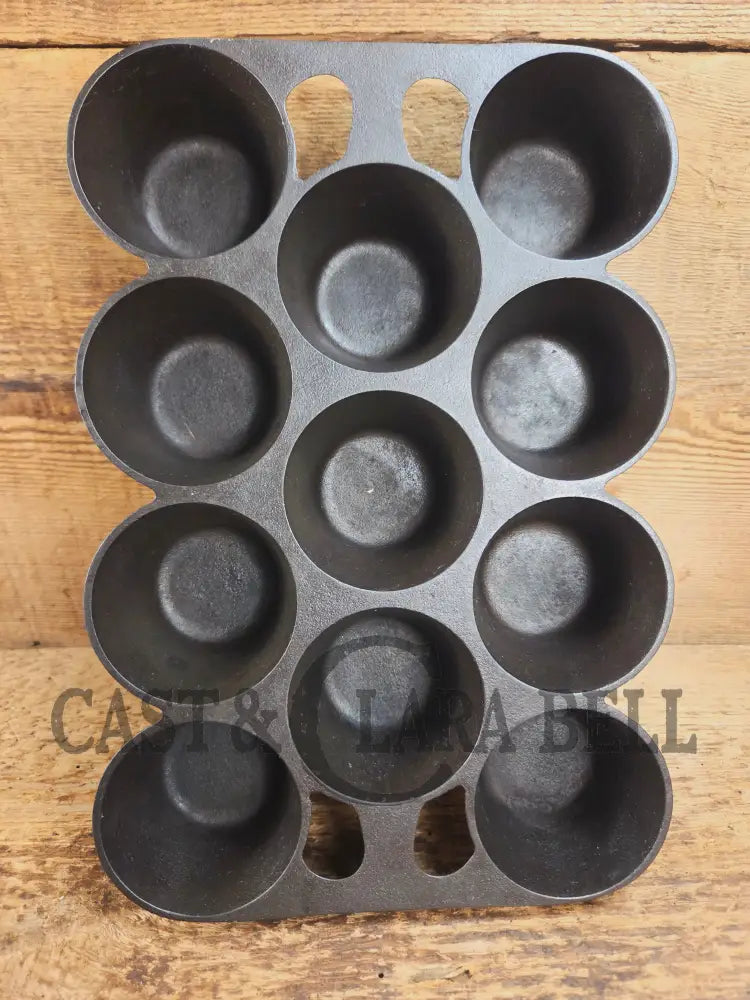 Classic! Griswold No. 10 Popover Pan 948. Variation 14 Closed Frame. Ready to make delicious brownies cupcakes or