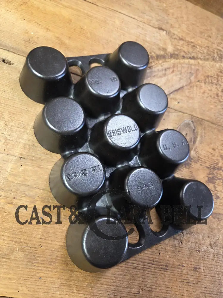 Classic! Griswold No. 10 Popover Pan 948. Variation 14 Closed Frame. Ready to make delicious brownies cupcakes or