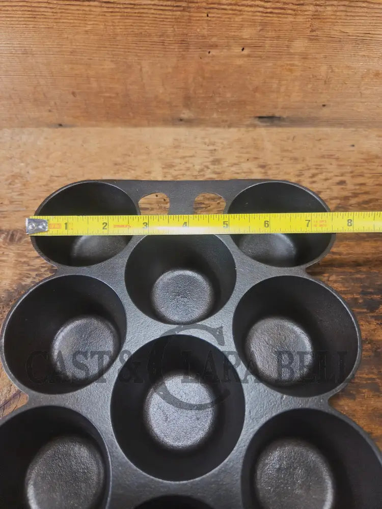 Classic! Griswold No. 10 Popover Pan 948. Variation 14 Closed Frame. Ready to make delicious brownies cupcakes or