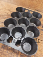 Classic! Griswold No. 10 Popover Pan 948. Variation 14 Closed Frame. Ready to make delicious brownies cupcakes or