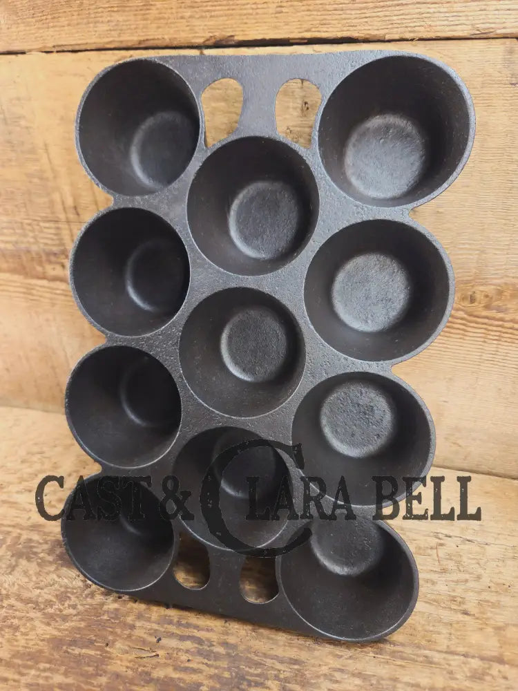 Classic! Griswold No. 10 Popover Pan 948. Variation 14 Closed Frame. Ready to make delicious brownies cupcakes or