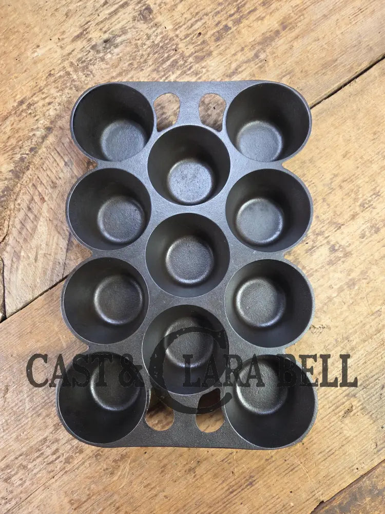 Classic! Griswold No. 10 Popover Pan 948. Variation 14 Closed Frame. Ready to make delicious brownies cupcakes or