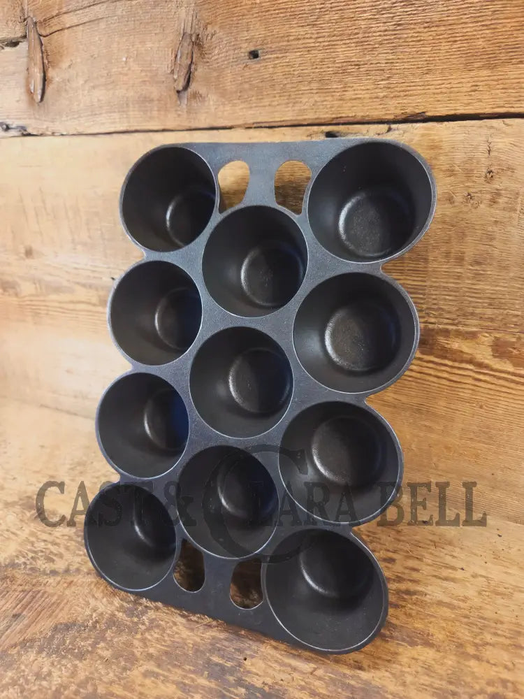 Classic! Griswold No. 10 Popover Pan 948. Variation 14 Closed Frame. Ready to make delicious brownies cupcakes or