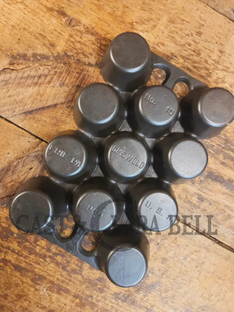 Classic! Griswold No. 10 Popover Pan 948. Variation 14 Closed Frame. Ready to make delicious brownies cupcakes or