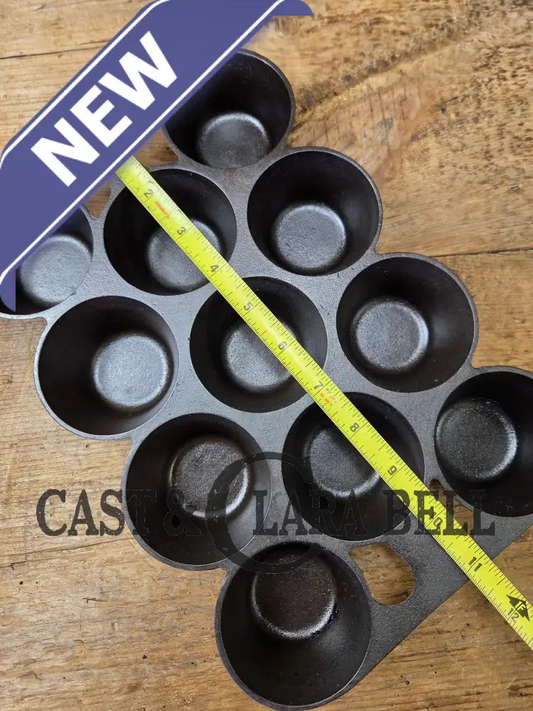 Classic! Griswold No. 10 Popover Pan 948. Variation 14 Closed Frame. Ready to make delicious brownies cupcakes or