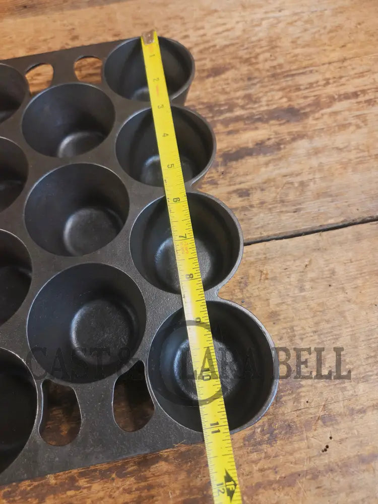 Classic! Griswold No. 10 Popover Pan 948. Variation 14 Closed Frame. Ready to make delicious brownies cupcakes or