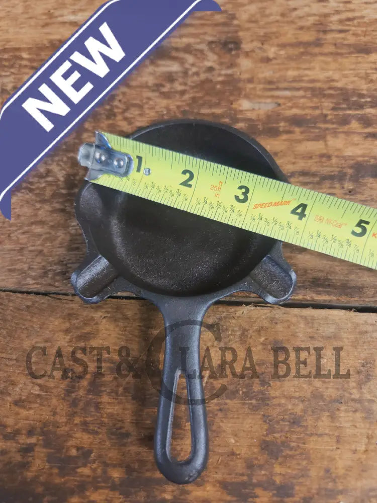 Collectible Griswold ’00’’ Ashtray / Spoon Rest No match holder. Small Novelty cast iron skillet for display or stove!
