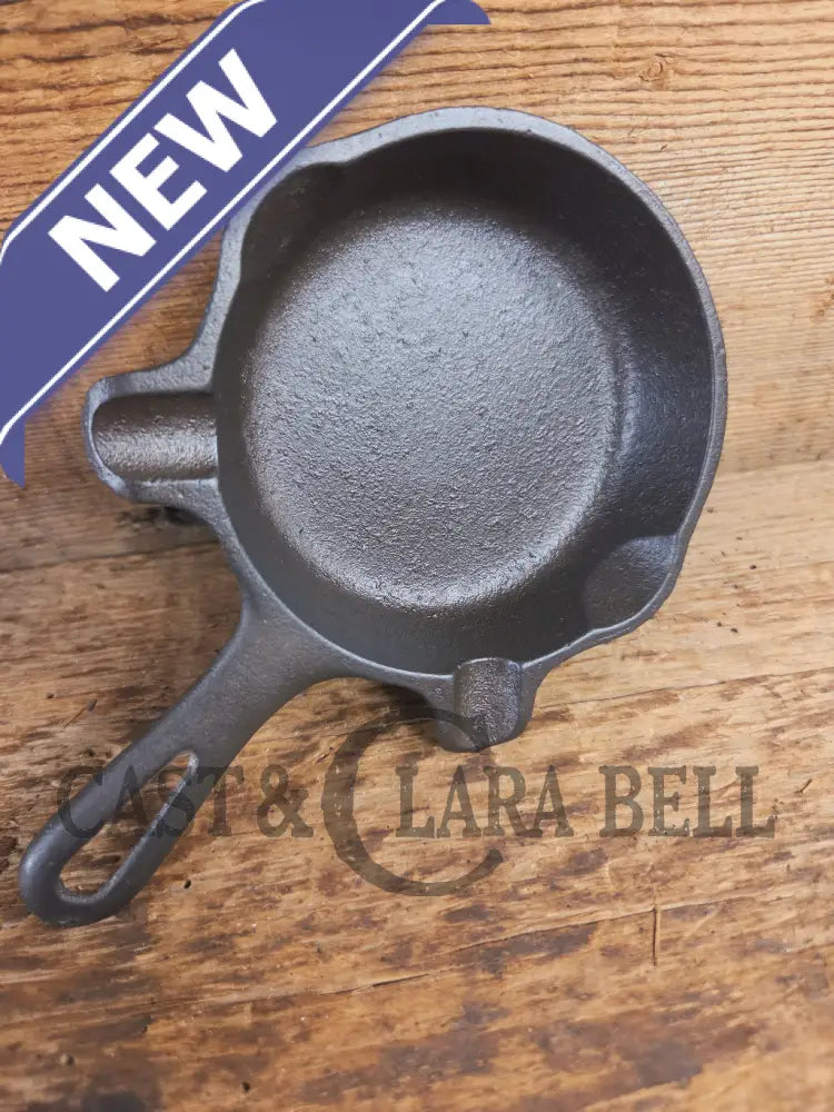 Collectible Griswold ’00’’ Ashtray / Spoon Rest No match holder. Small Novelty cast iron skillet for display or stove!