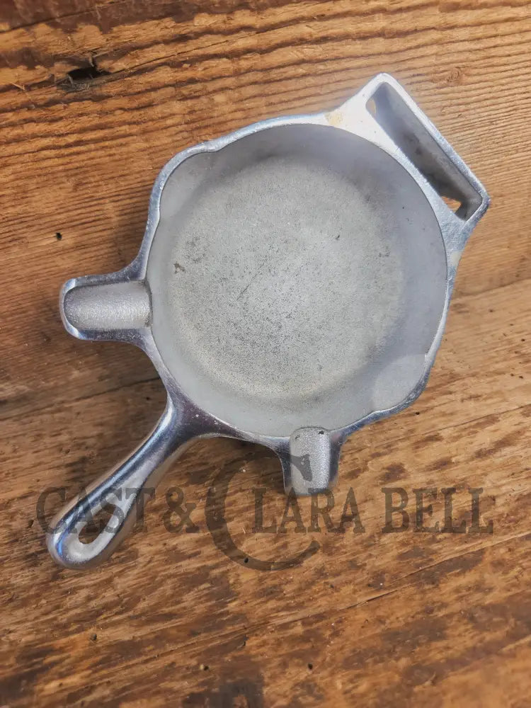 Collectible Griswold 570 Ashtray / Spoon Rest. Small Novelty cast iron (Patent 100,021 skillet for display or stove!