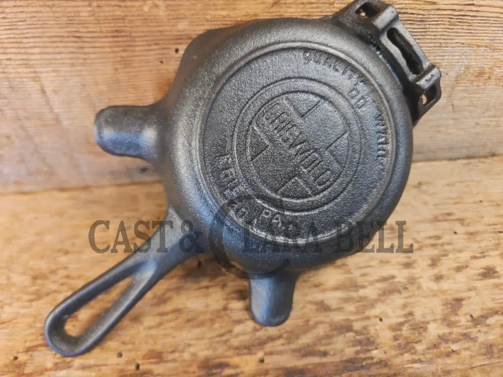 Collectible Griswold 570 Ashtray / Spoon Rest. Small Novelty cast iron skillet for display or stove! Fully Restored so